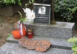 Fotografie hrobu: Ludmila Fajcová