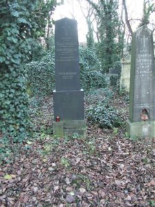 Fotografie hrobu: Adolf a Marie Pštrossovi