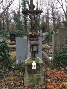 Fotografie hrobu:  chovanky ústavu pro slepé ženy