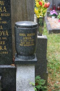 Fotografie hrobu: Karel Lukšík a Marie Popelková