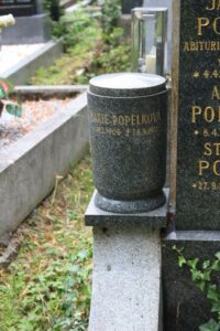 Fotografie hrobu: Karel Lukšík a Marie Popelková