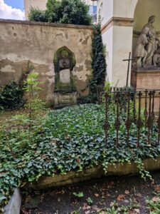 Fotografie hrobu: Marie Aloisie Karolína Desfours du Mont et Athienville